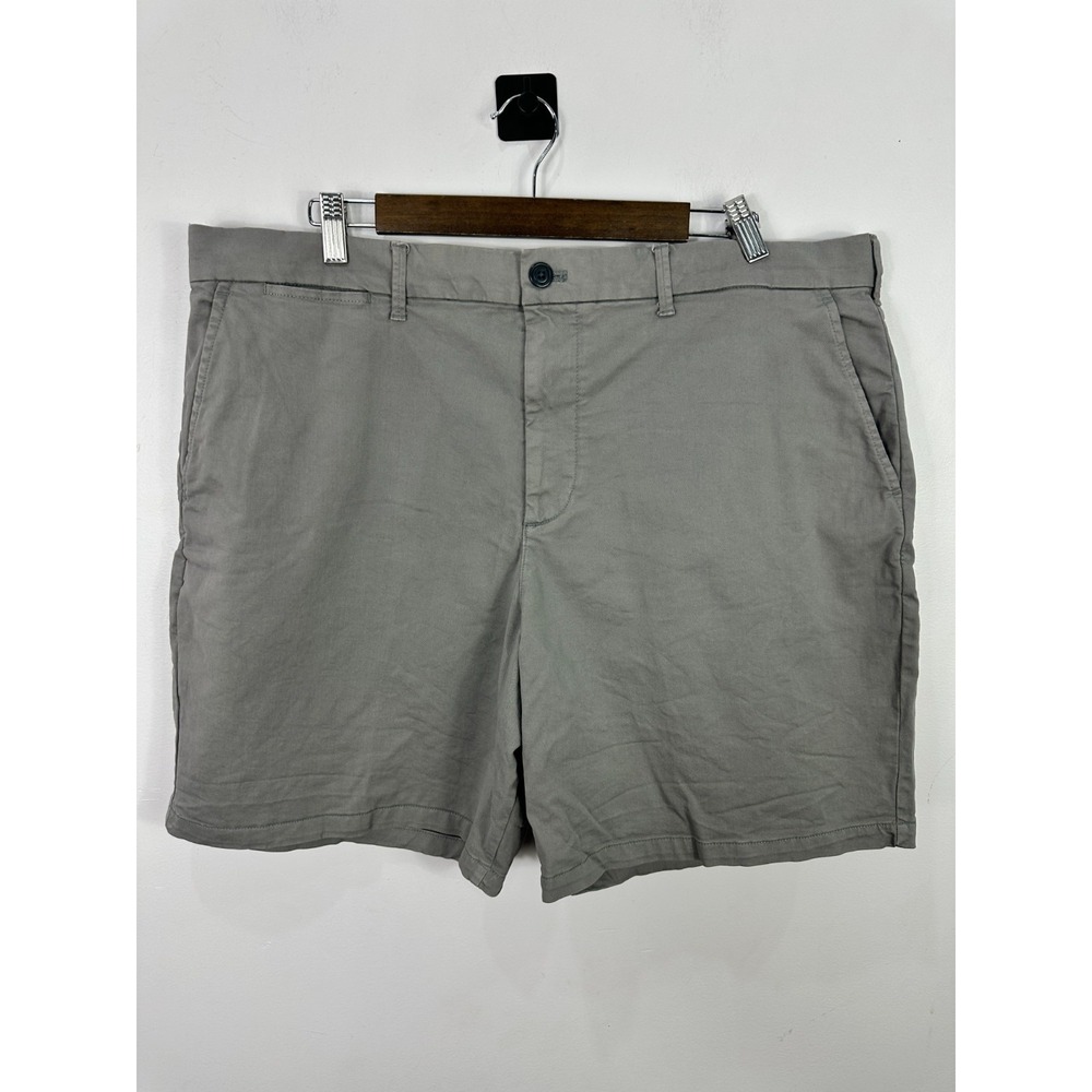 GAP Men's 8" Chino Shorts Grey Size 40 Twill Cotton Flat Front Preppy Vacation